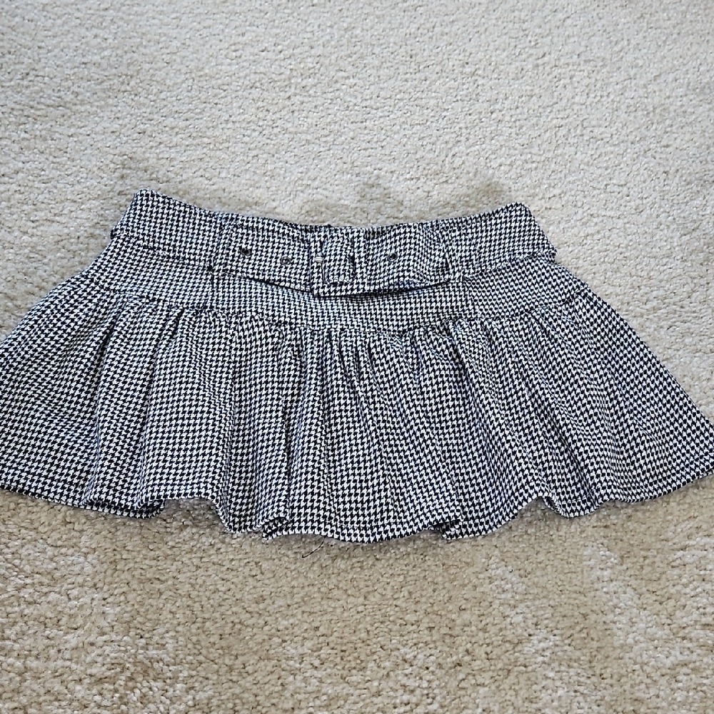 Forever 21 Black and White Pleated Skater Mini Skirt